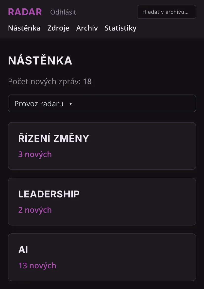 Nástěnka AI radaru v mobilu: nové zprávy rozdělené do oblastí Řízení změny, Leadership a AI